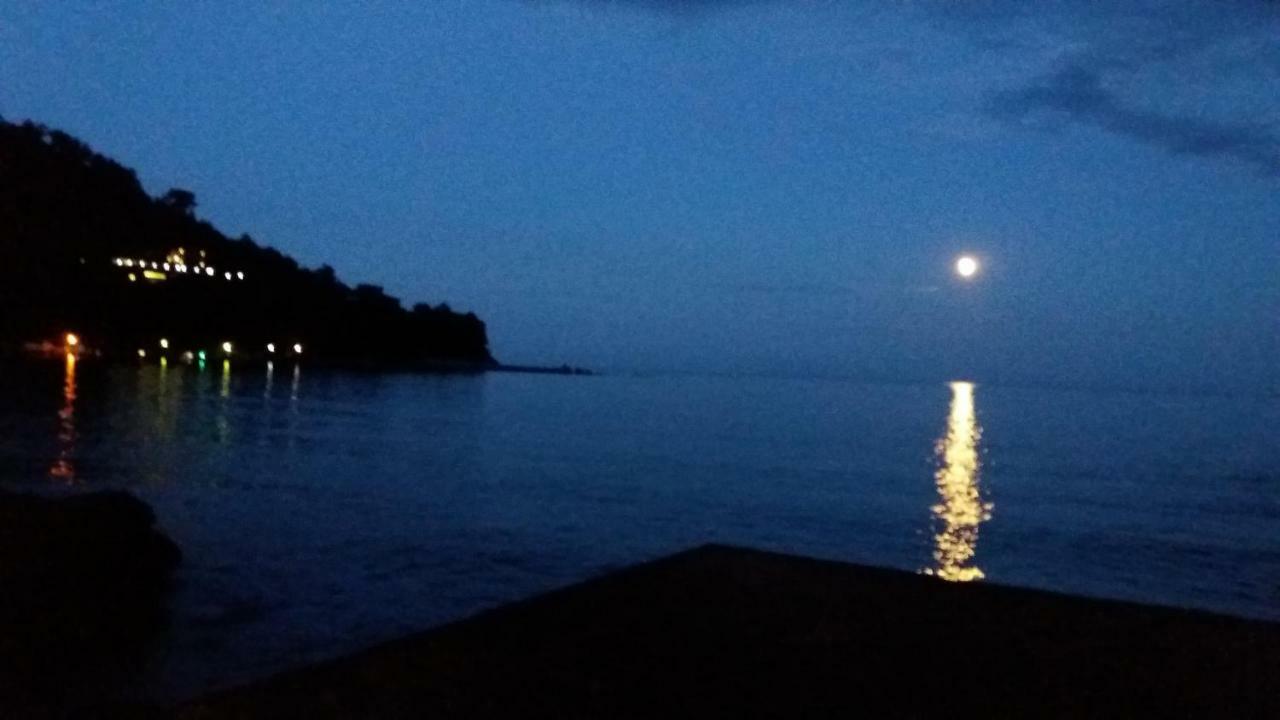 Studios Tasos Hriszí Amudiá Kültér fotó